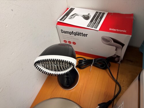 Lot L Bildschirme Kühlgerät 02 INTERTRONIC Dampfglätter.jpg