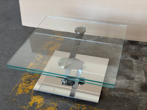 Clubtisch aus Glas 02 geschlossen.jpg